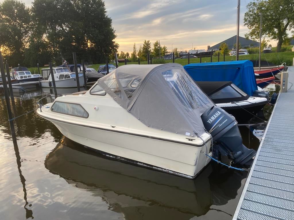 Beekman 580 kajuitboot  met yamaha 100 pk 4 tact, Ophalen, Gebruikt, 70 tot 120 pk, Buitenboordmotor