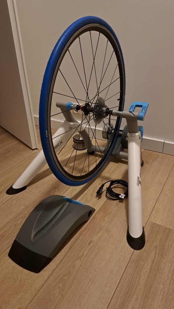 Tacx flow smart trainer + achterwiel, Aluminium, Zo goed als nieuw, Meer dan 20 versnellingen, 53 tot 57 cm