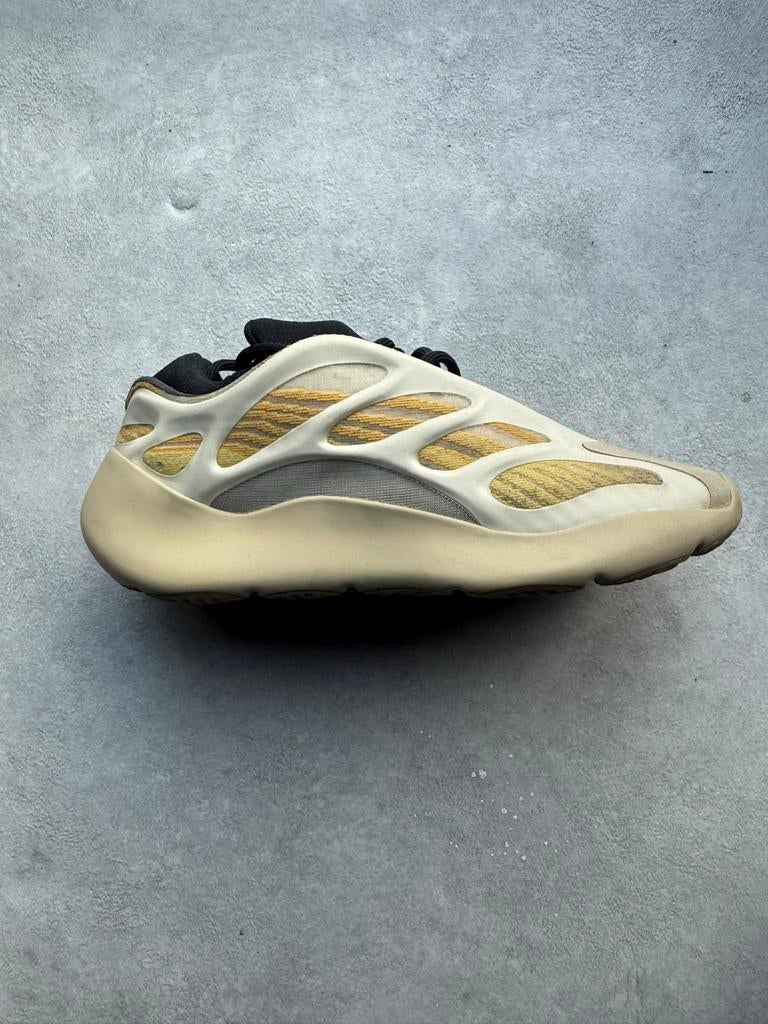 Yeezy 700 Maat 41 1/3 - Sneakers, Ophalen of Verzenden, Zo goed als nieuw, Overige kleuren, Sneakers of Gympen