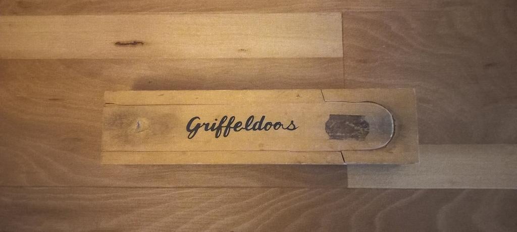Brocante - Nostalgie - griffeldoos, Ophalen of Verzenden