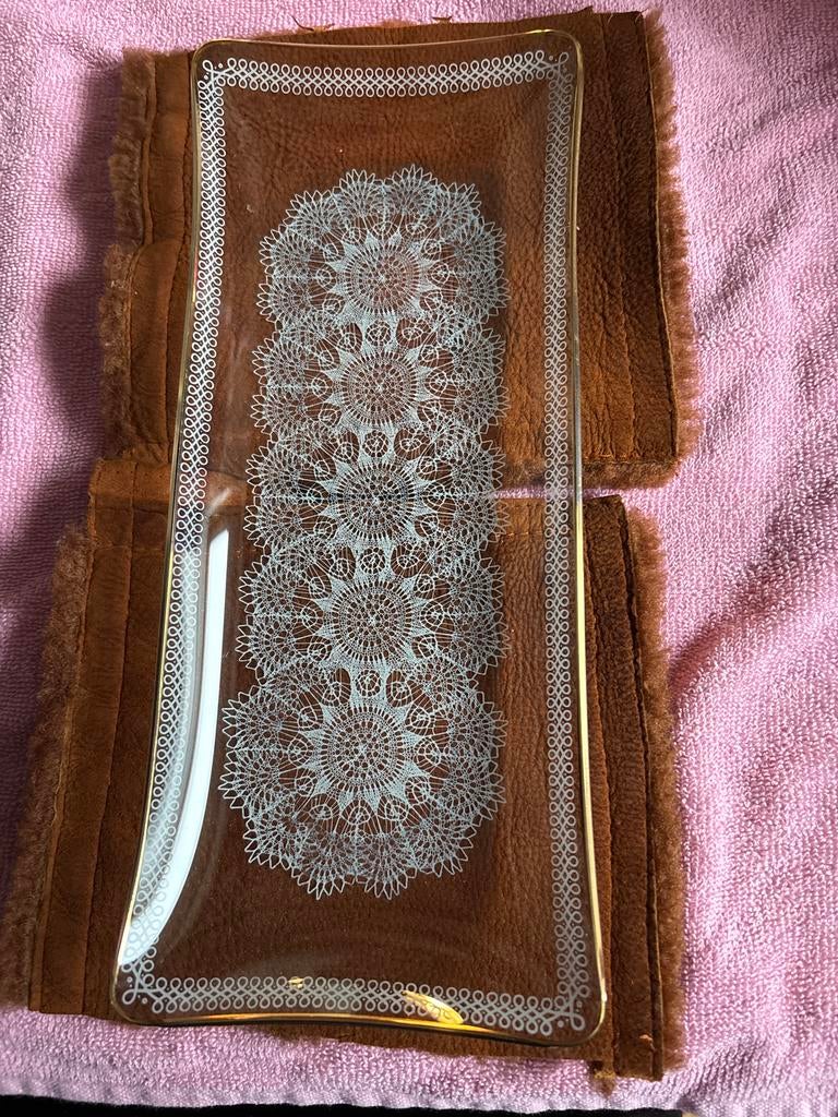 Vintage Glazen Serveerschaal met kantmotief, Antiek en Kunst, Antiek | Glas en Kristal, Ophalen of Verzenden