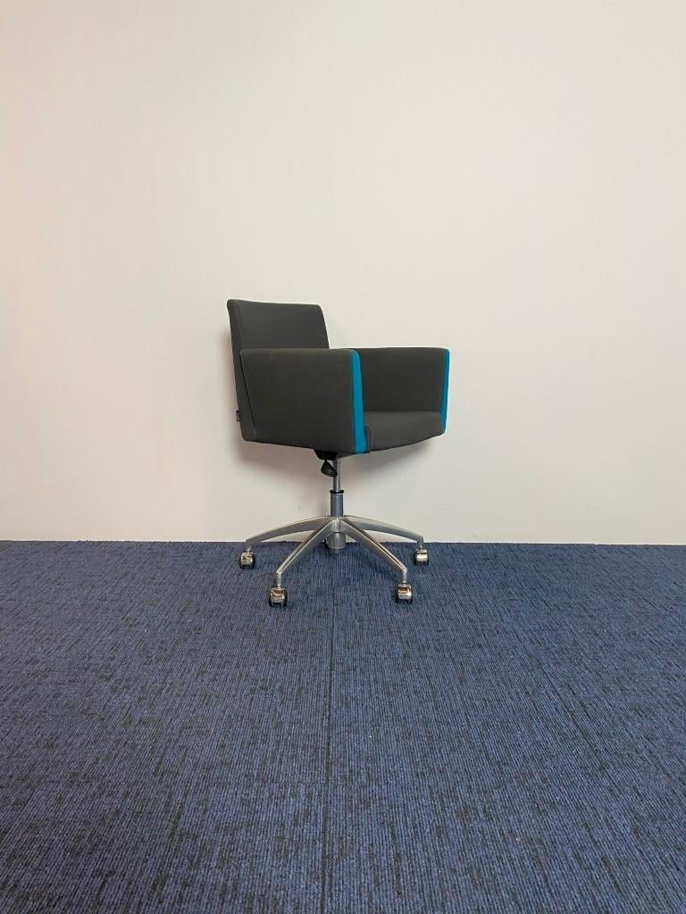 8 x Vergaderstoel Artifort Paco - antraciet/blauw,