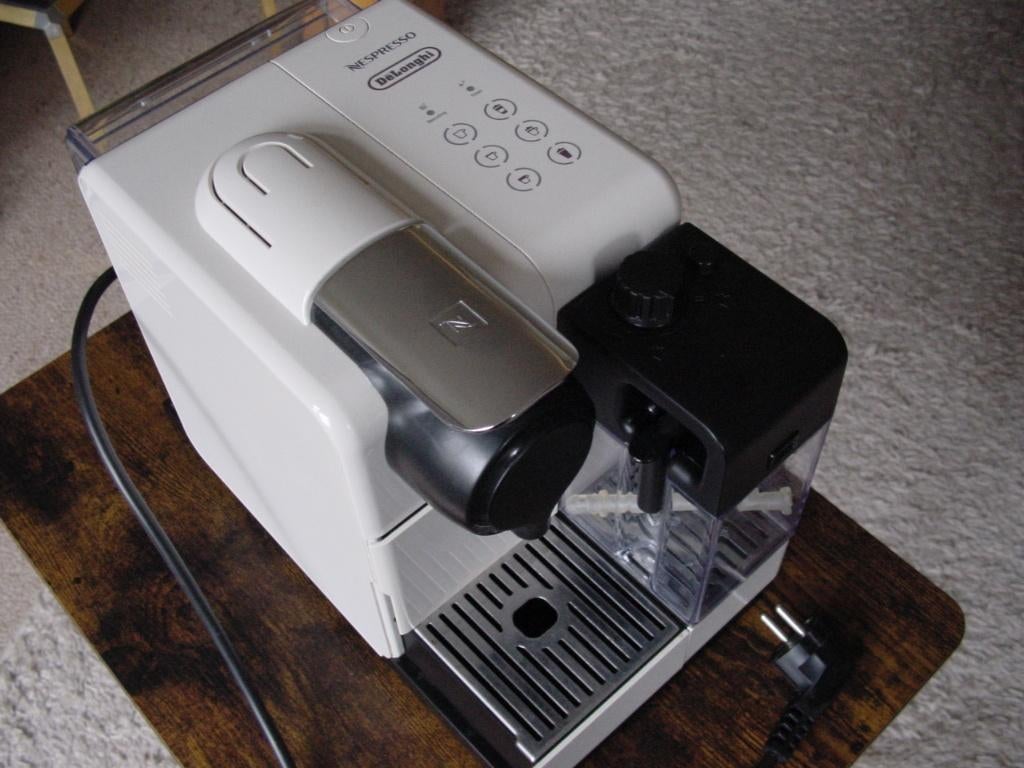 NESPRESSO MACHINE DeLonghi   Goede Conditie, Koffiepads en cups, Koffiemachine, Ophalen of Verzenden, Zo goed als nieuw
