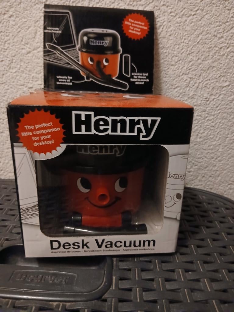 Henry mini stofzuiger, Ophalen