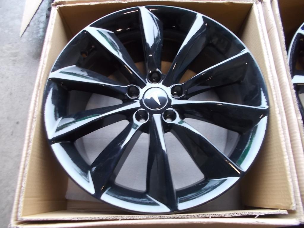Foto 4 van NIEUWE TESLA MODEL Y 3 VELGEN + BANDEN 245 45 R19 TPMS