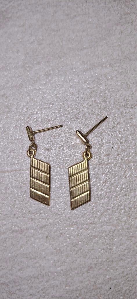Gouden Oorbelletjes, Ophalen of Verzenden, Zo goed als nieuw, Knopjes of Stekers, Goud