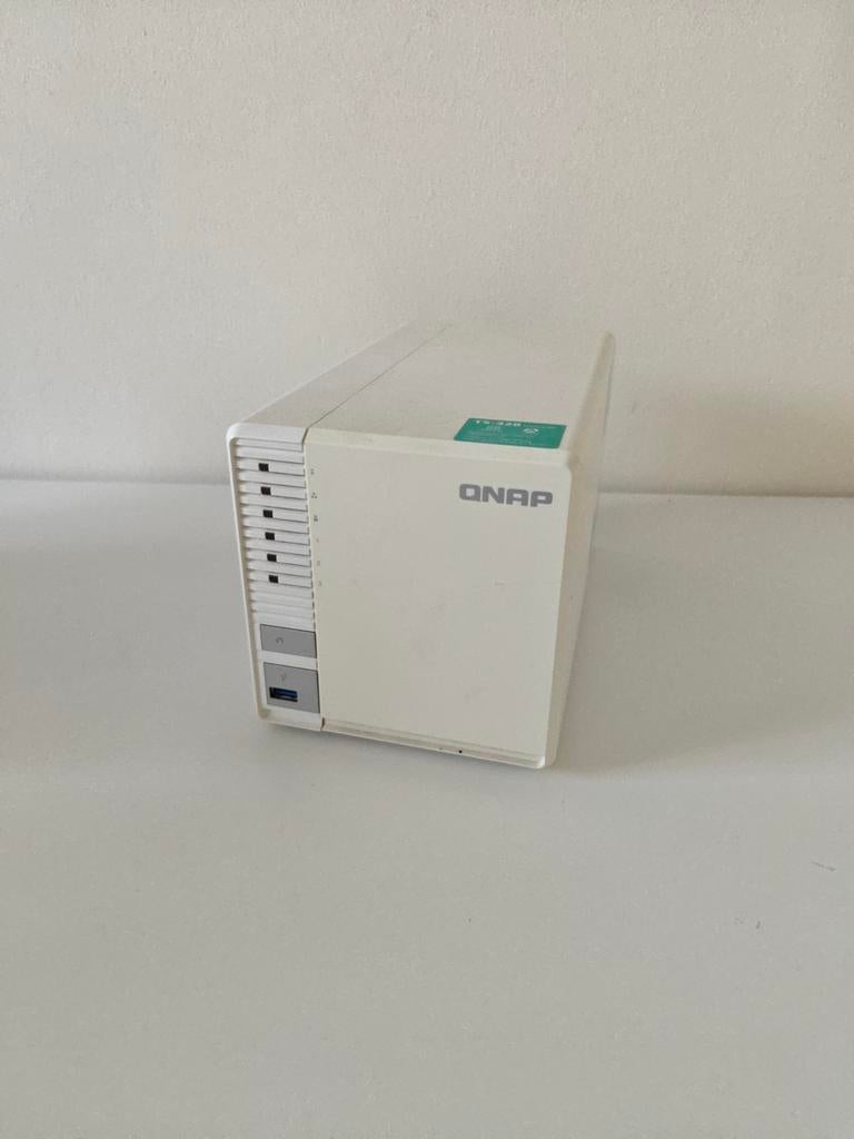 QNAP TS-328 NAS (zonder schijven) - Perfecte staat, Computers en Software, NAS, Ophalen of Verzenden, Zo goed als nieuw