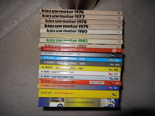 collectie alle motoren KNMV kies uw motor 19 stuks, Boeken, Motoren, Ophalen of Verzenden, Zo goed als nieuw, Diverse auteurs