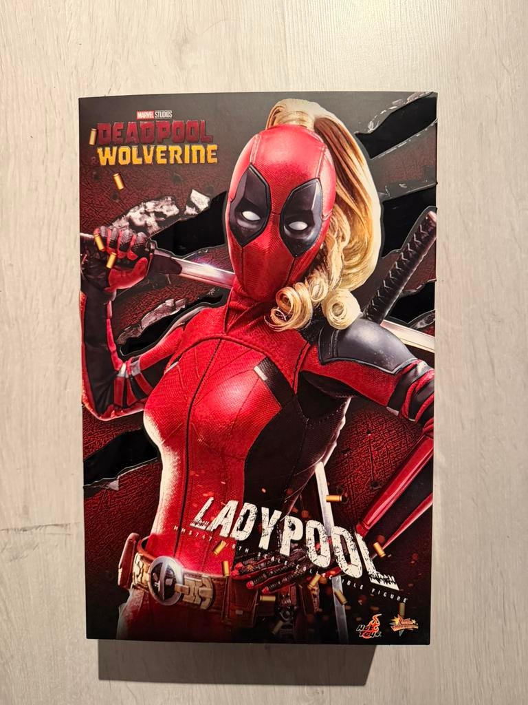 Deadpool & wolverine hot toys Ladypool, Ophalen of Verzenden, Zo goed als nieuw