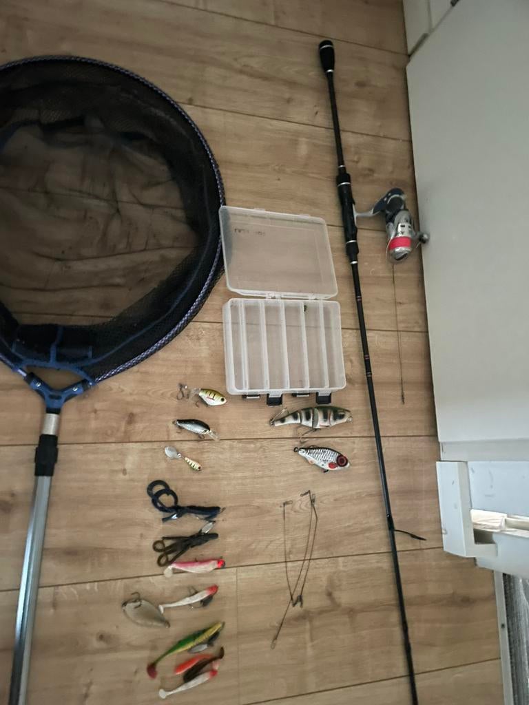 Roofvis set, Watersport en Boten, Hengelsport | Roofvissen, Zo goed als nieuw, Werphengel, Ophalen of Verzenden