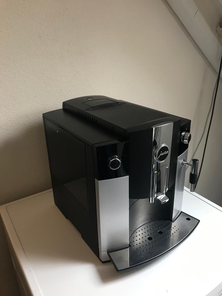 Gezocht !! Defecte/onderhoudsbehoevende Jura koffiemachines!, Ophalen of Verzenden, Zo goed als nieuw, Koffiemachine