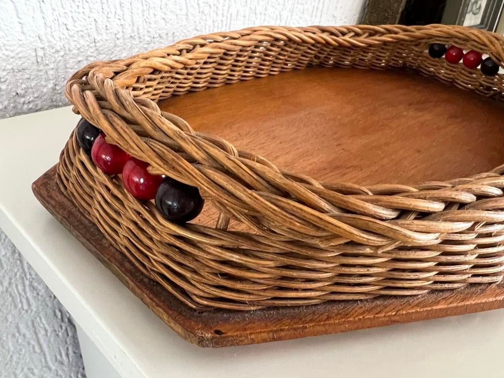 Houten dienblad met riet en kralen….. jaren 50/60, Huis en Inrichting, Ophalen of Verzenden, Gebruikt, Ovaal, Hout