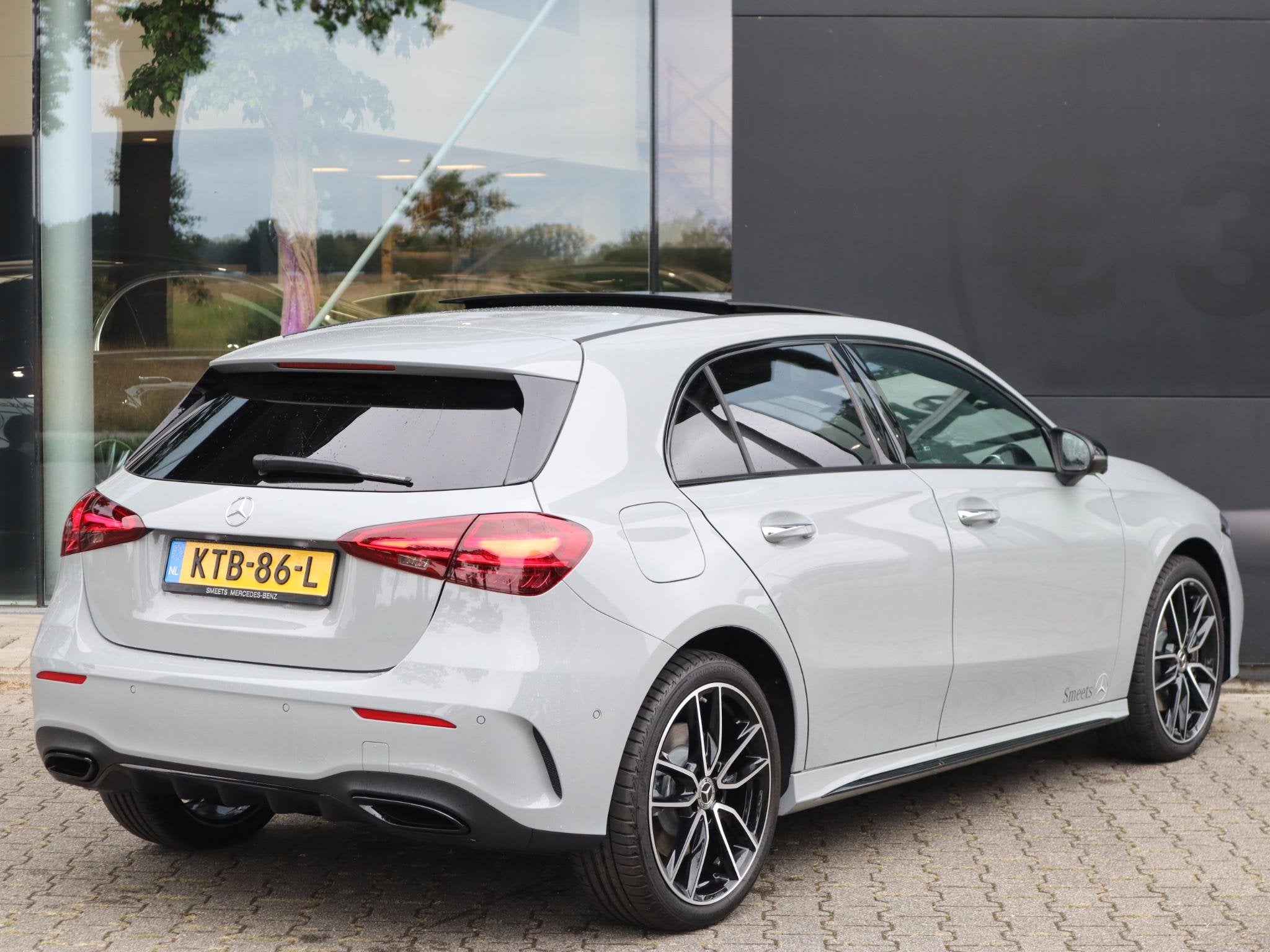Mercedes-Benz A-klasse 250 e 140 Year Edition, Auto's, Mercedes-Benz, 4 cilinders, Bedrijf, 1600 kg, 13 kWh