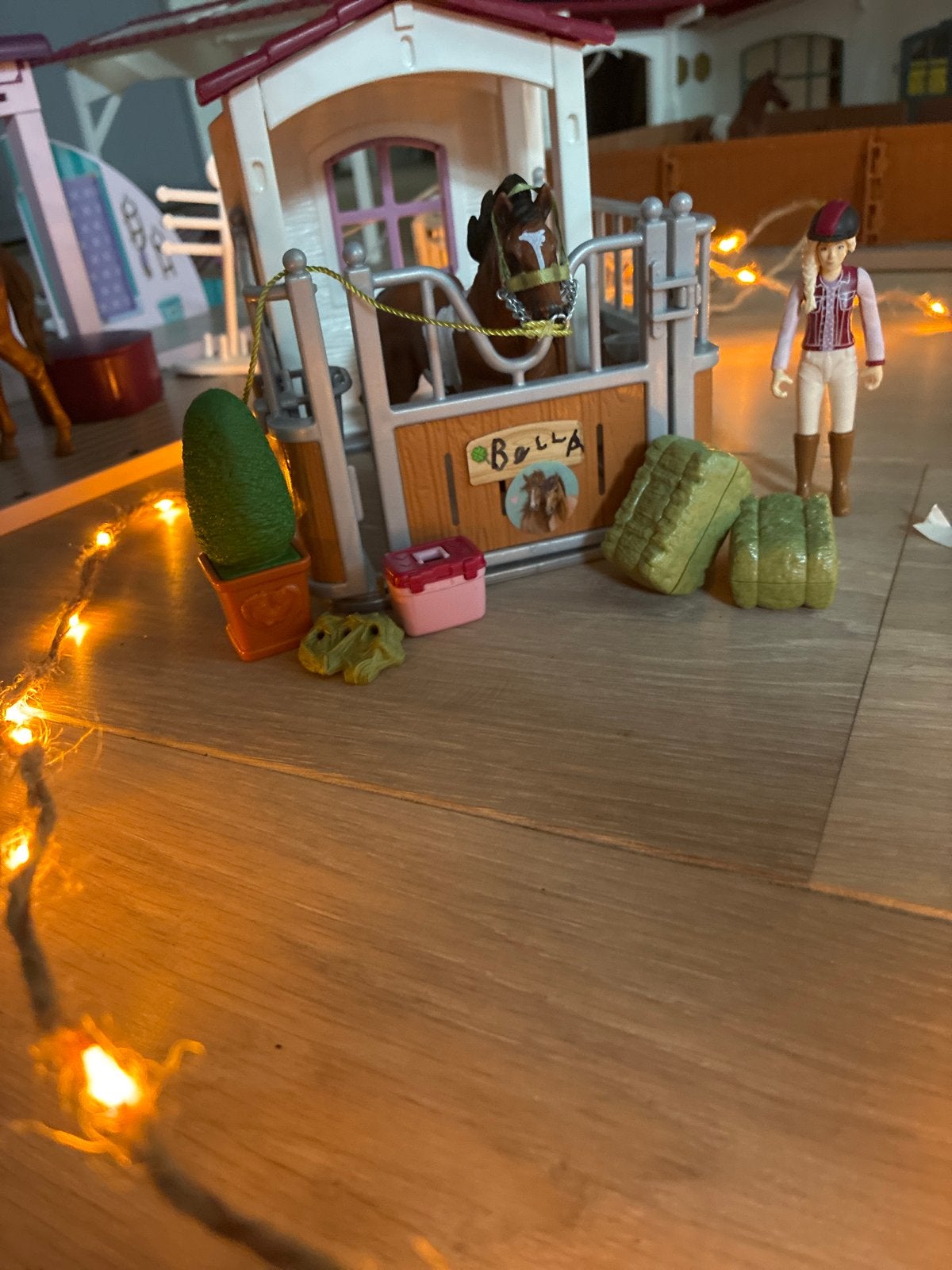 Schleich paardenset met stal en accessoires, Ophalen of Verzenden, Gebruikt
