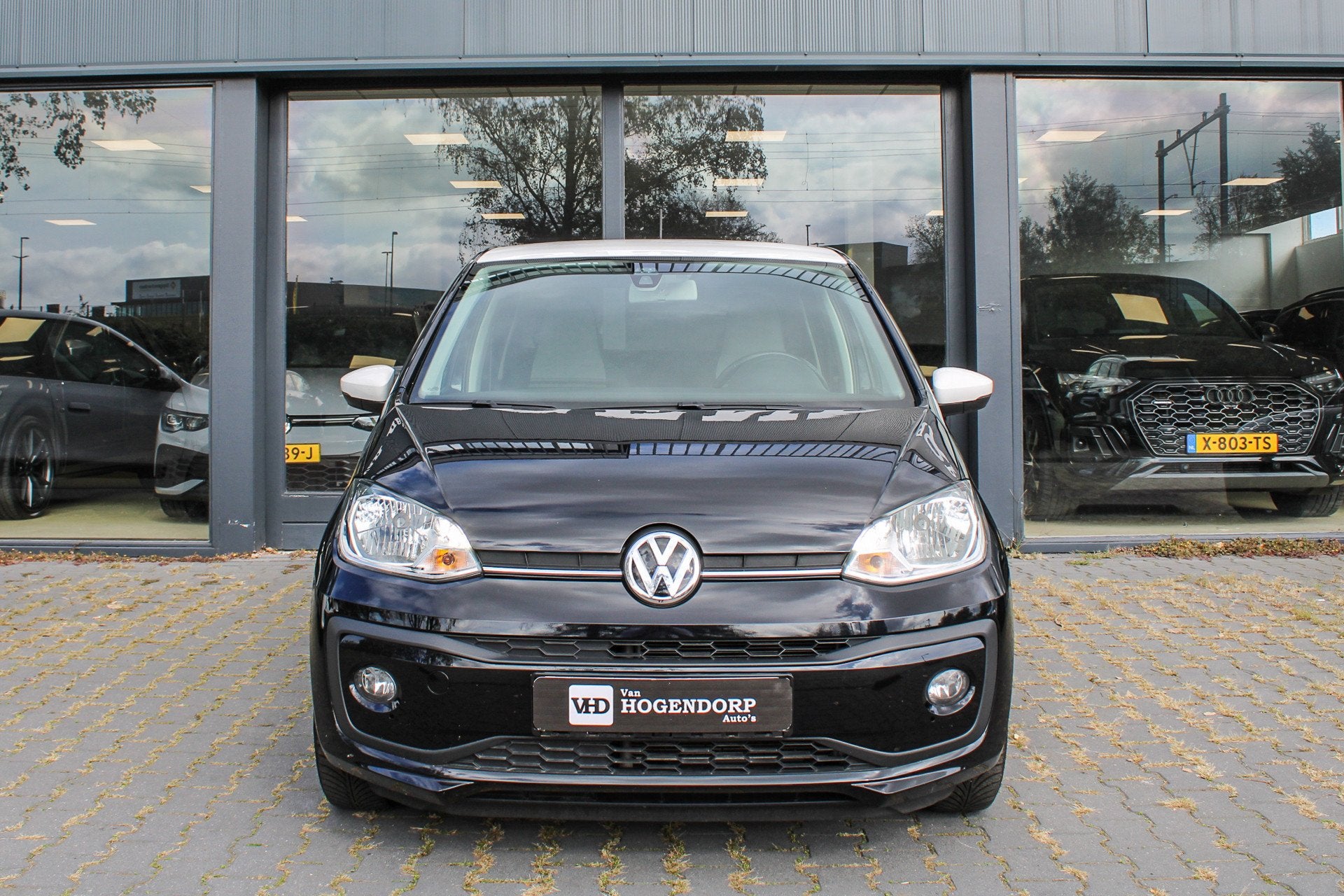 Volkswagen Up! 1.0 BMT high up! AIRCO STOELVERWARMING PDC, Auto's, Voorwielaandrijving, Stof, 4 stoelen, Zwart