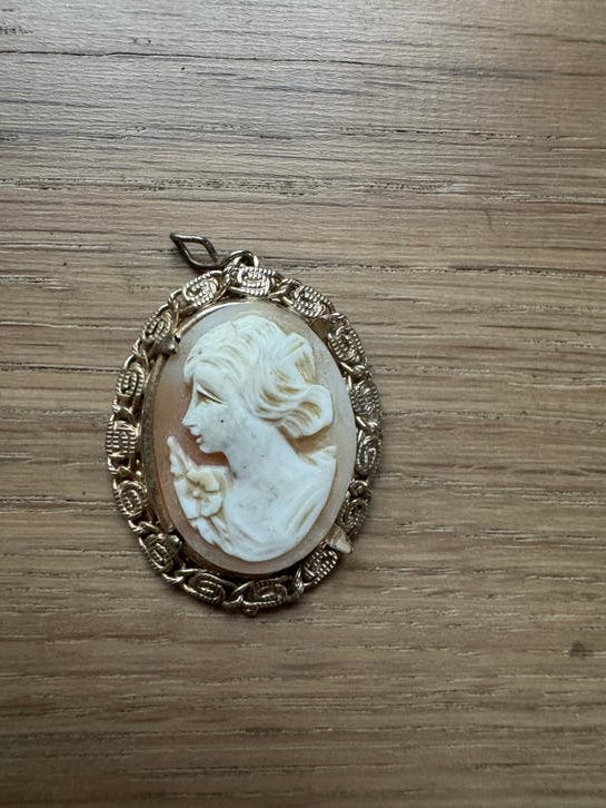Vintage Camee Hanger - Elegante Vrouwenfiguur, Ophalen of Verzenden, Overige materialen