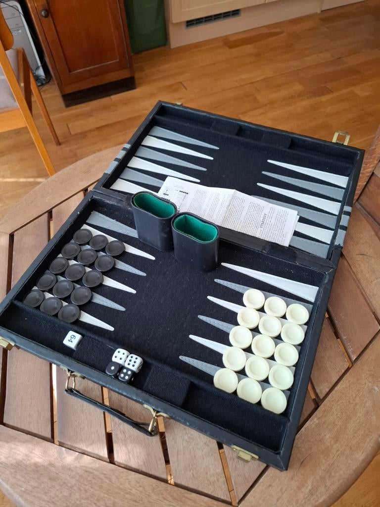 Backgammon spel in koffertje, Ophalen of Verzenden, Zo goed als nieuw