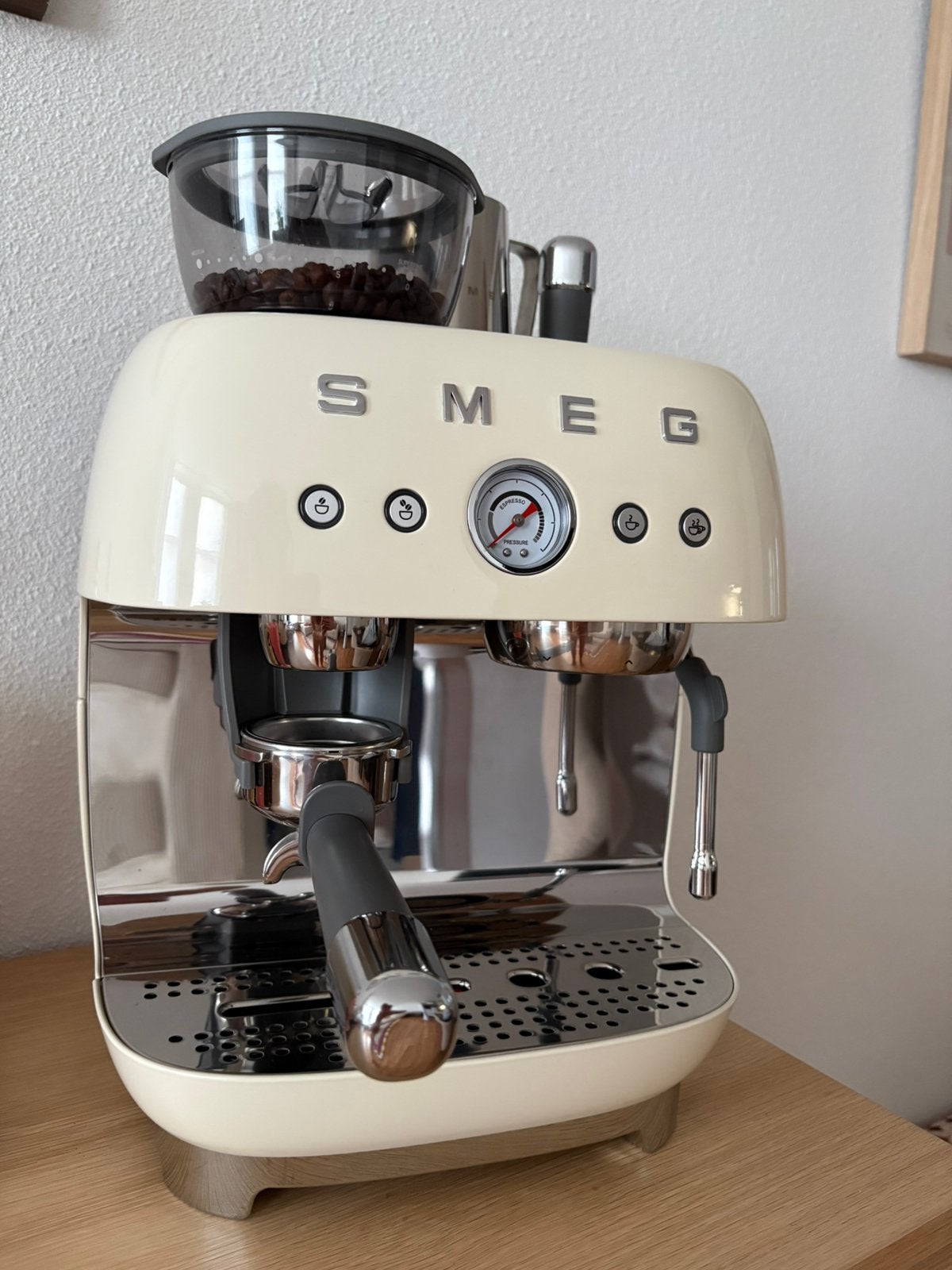 SMEG Espresso machine met bonenmaler Créme, Witgoed en Apparatuur, Koffiezetapparaten, Ophalen, Zo goed als nieuw, Espresso apparaat