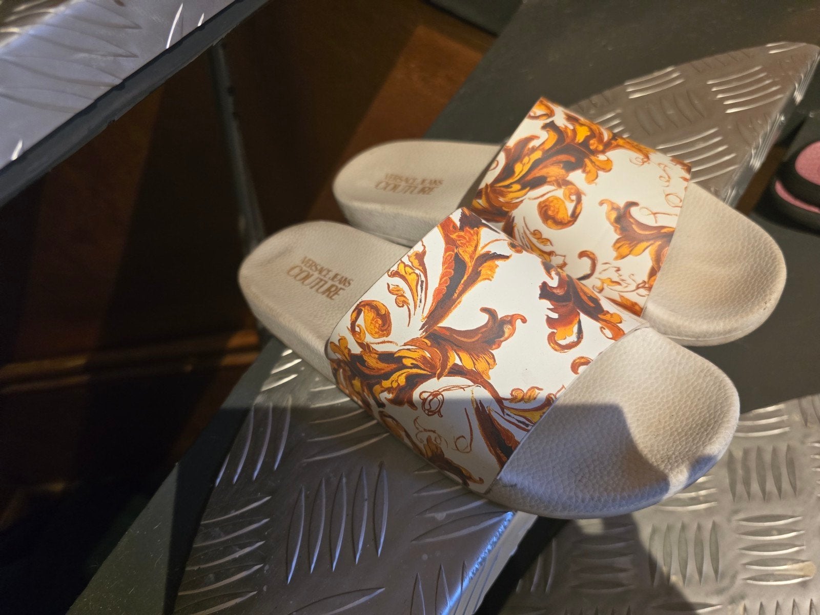 Versace Jeans Couture slippers, Slippers, Wit, Ophalen of Verzenden, Zo goed als nieuw