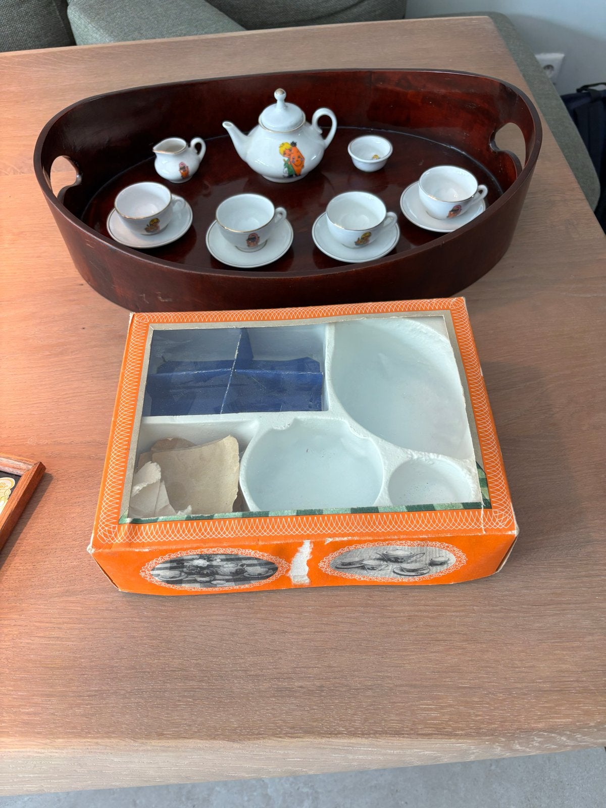 Vintage Kinderservies met Kleurrijke Print in Originele Doos, Ophalen