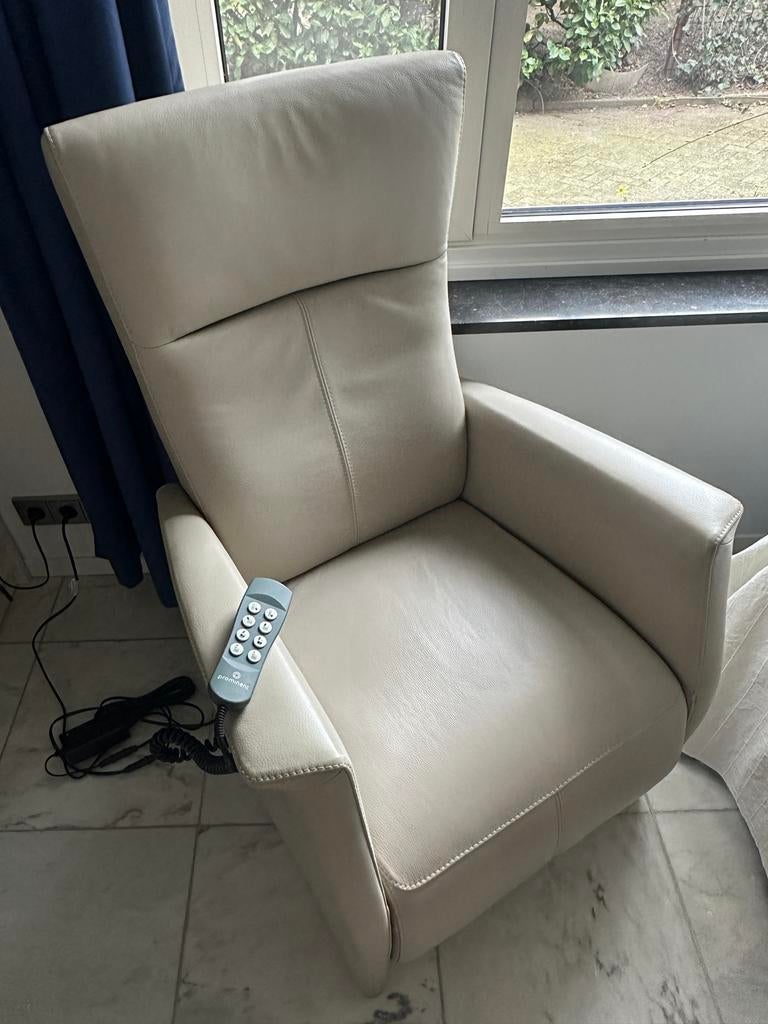 ‘Prominent’ sta-op fauteuil, Ophalen, Gebruikt, Stof, 75 tot 100 cm