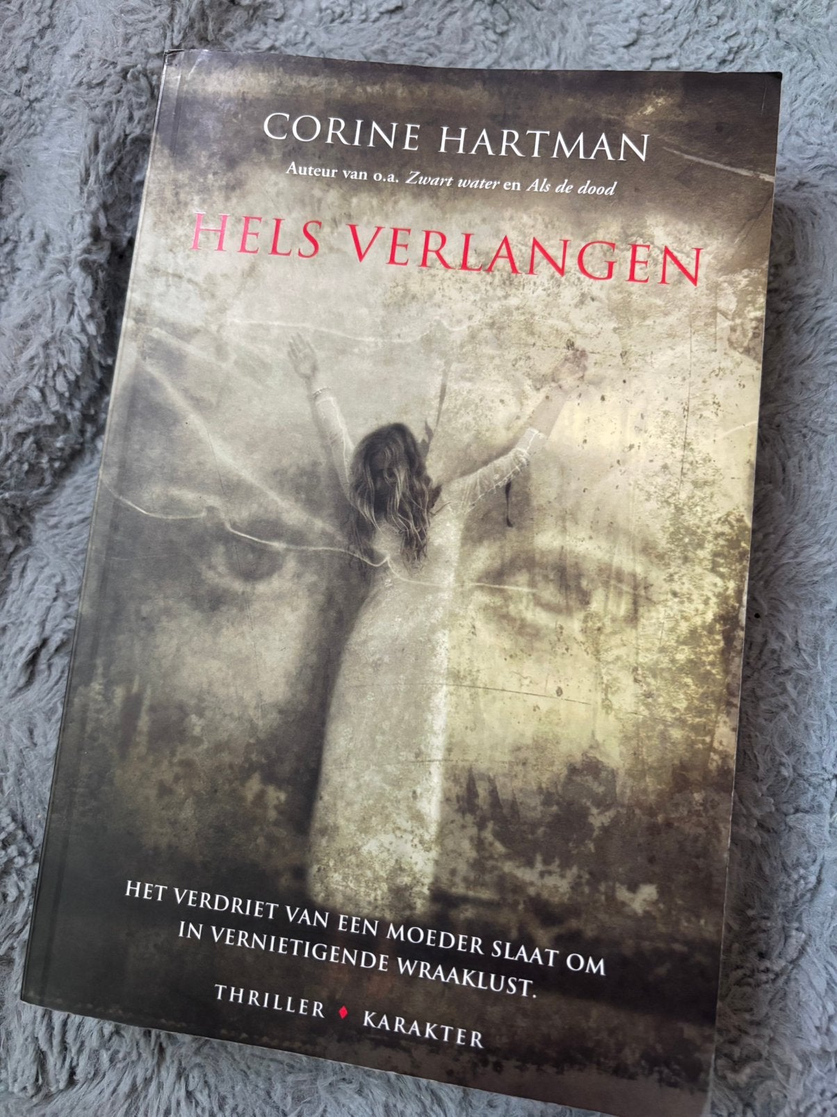Corine Hartman “Hels verlangen”, Ophalen of Verzenden, Zo goed als nieuw