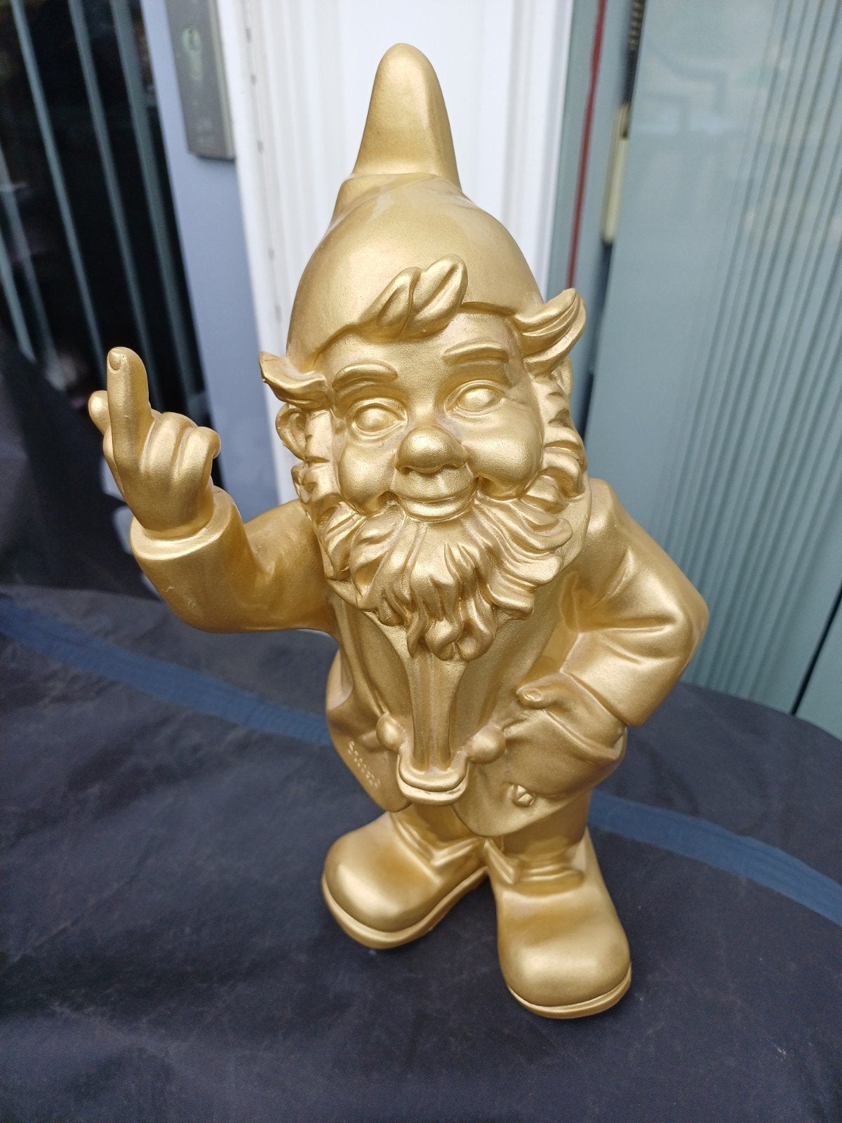 Gouden Tuinkabouter met Middelvinger - Uniek Decoratie, Huis en Inrichting, Woonaccessoires | Overige, Zo goed als nieuw, Kunststof