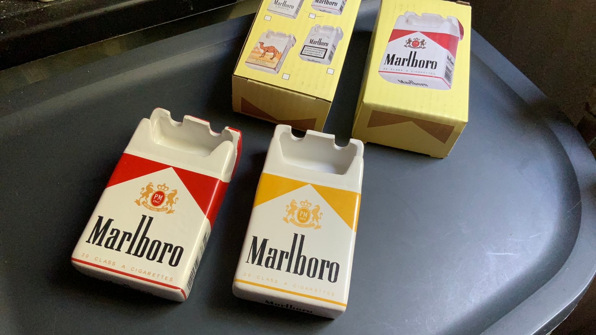 Marlboro asbak nieuw keramische steen 2 soorten 30 euro ps, Ophalen, Nieuw, Asbak