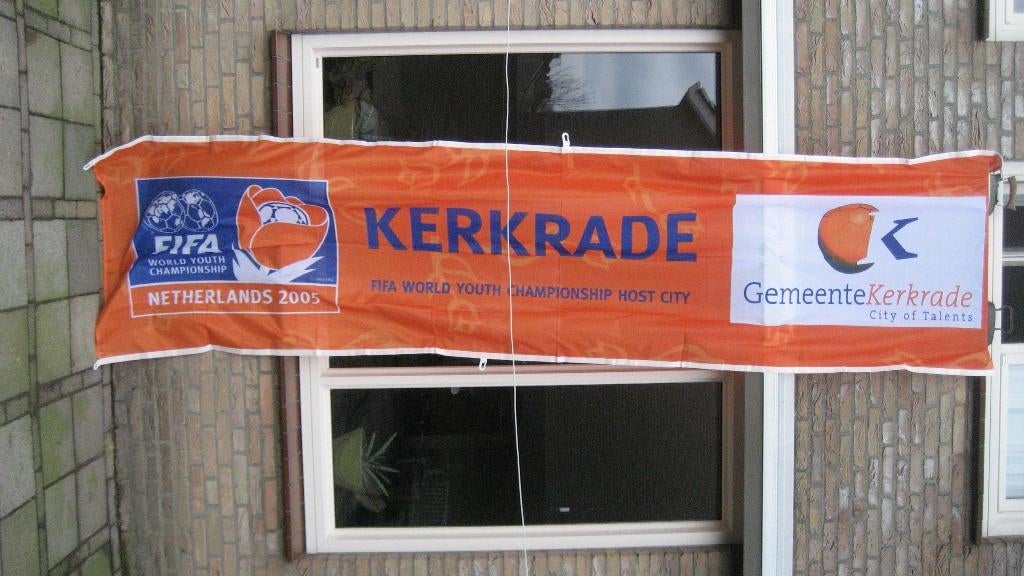 Mooie grote FIFA vlag NEXXT2005 met de naam Kerkrade, Ophalen of Verzenden, Nieuw