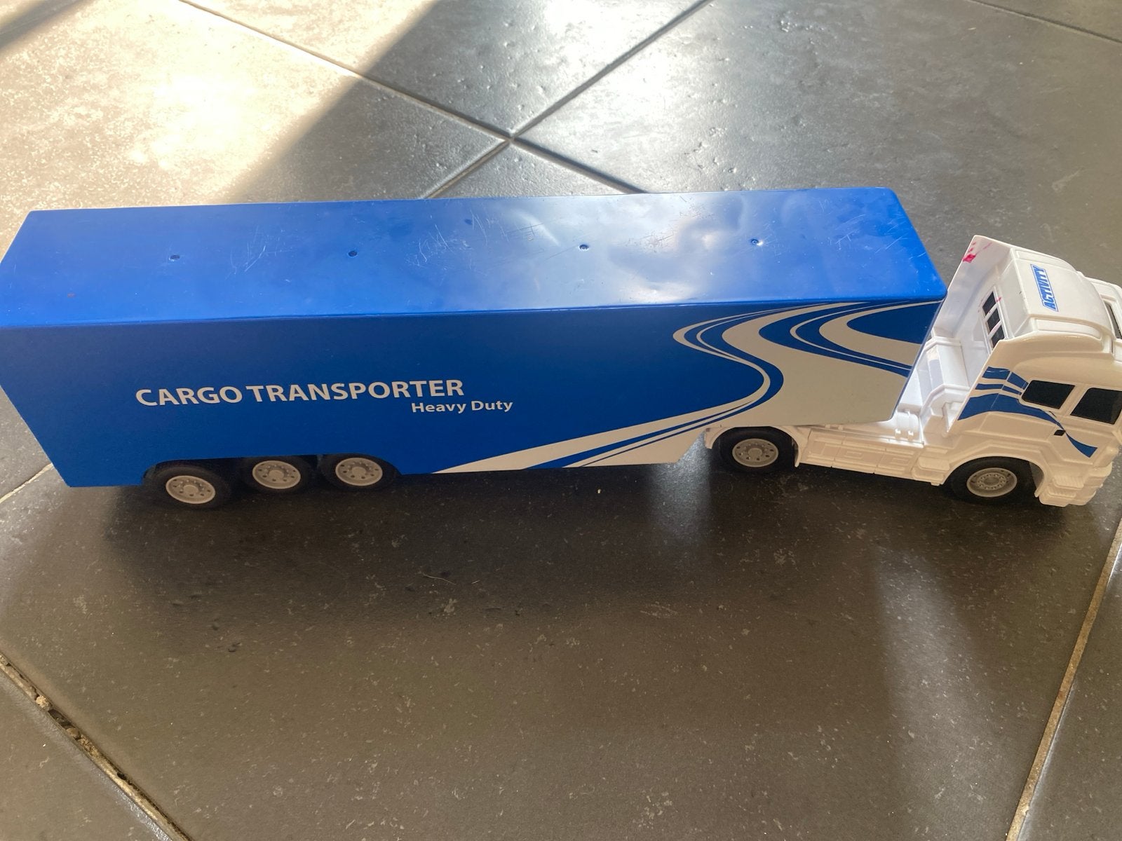 Gratis Grote blauwe speelgoed vrachtwagen met oplegger, Ophalen, Gebruikt
