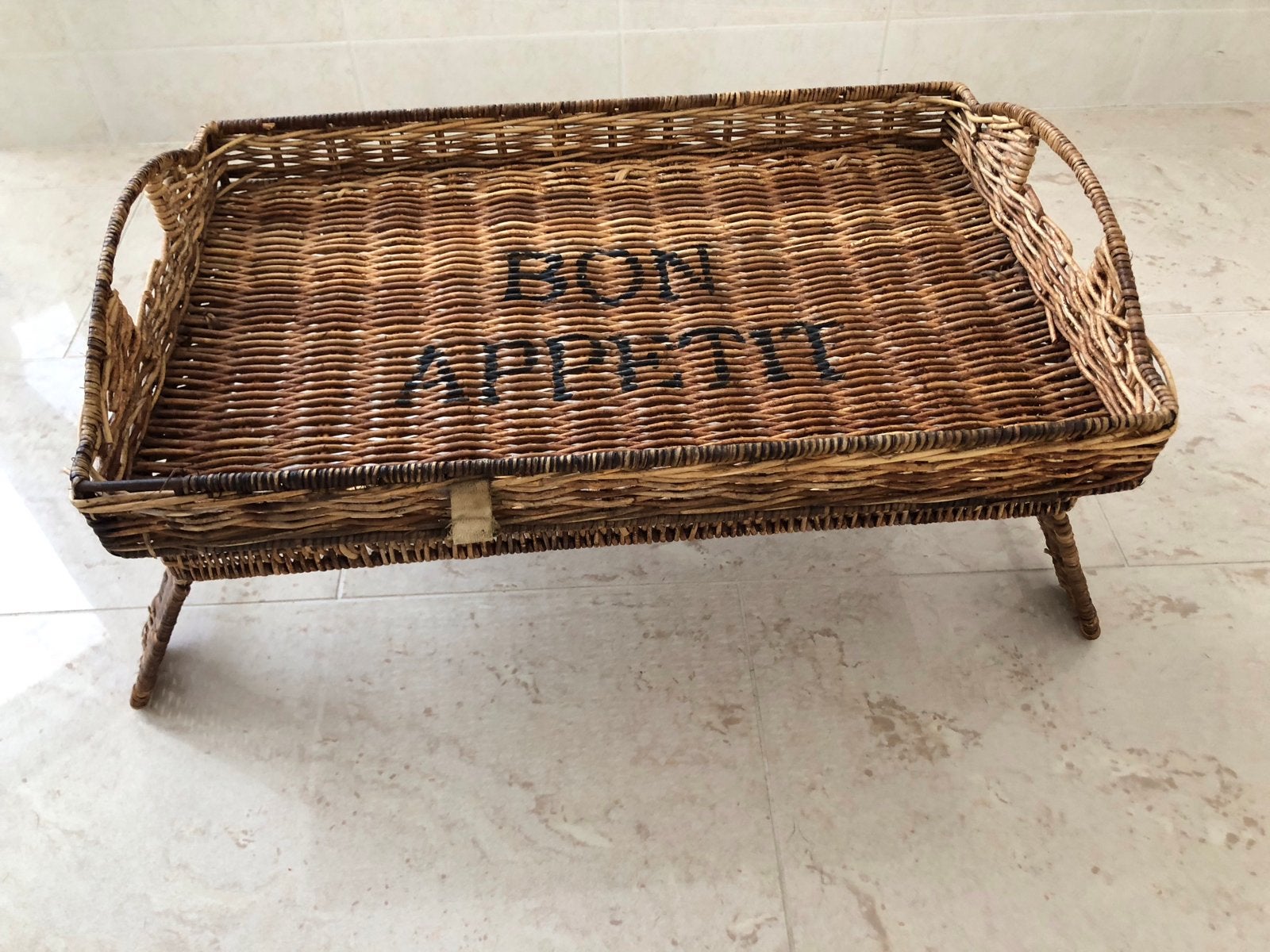 Riviera Maison Dienblad met poten - Bon Appetit, Huis en Inrichting, Ophalen, Met handvatten, Gebruikt, Riet