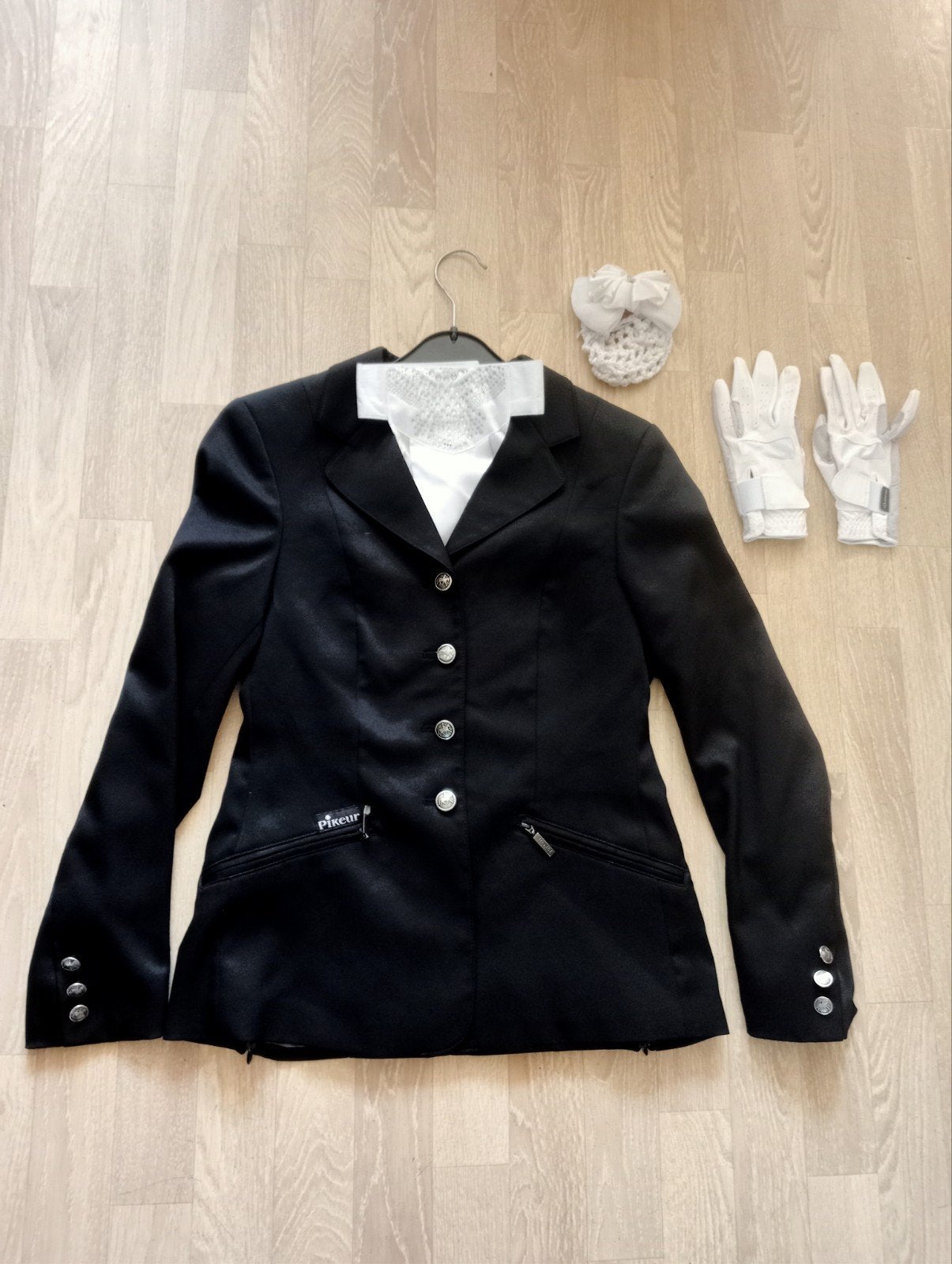 Zgan zwart Pikeur wedstrijd jasje met plastron mt 164, Ophalen of Verzenden, Zo goed als nieuw, Dressuur, Bovenkleding