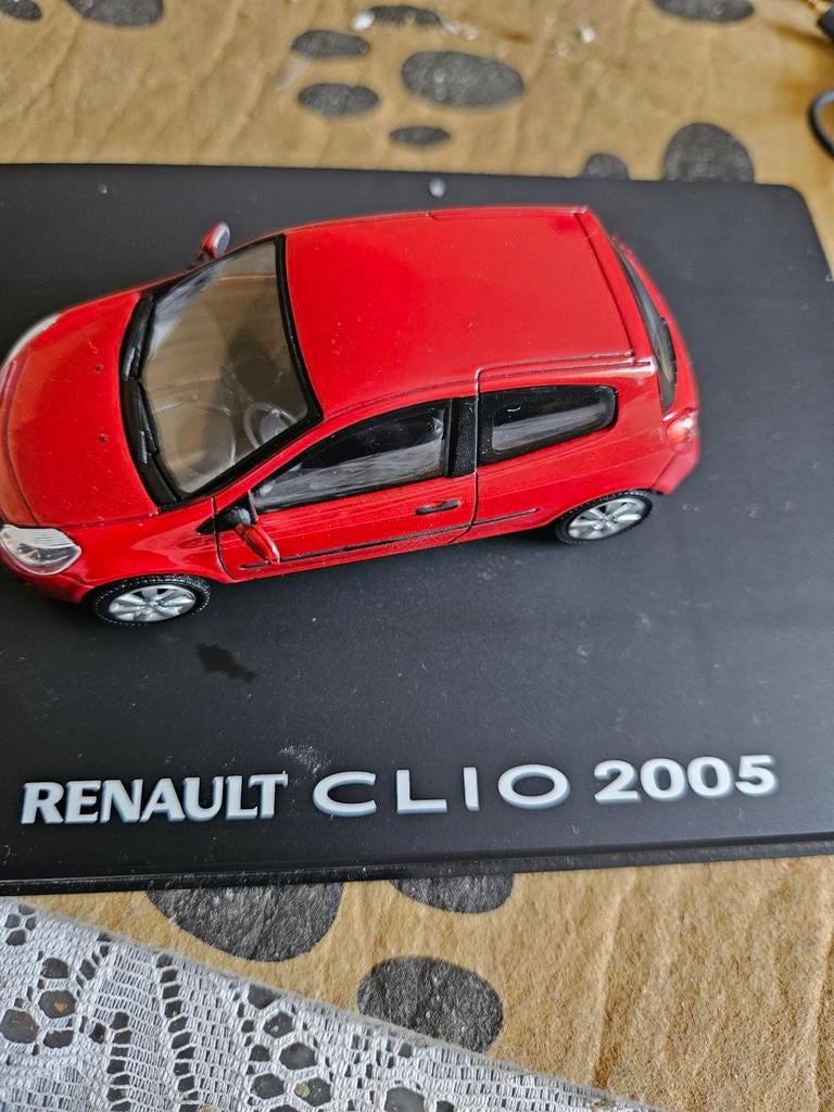 Renault Clio 2005 schaalmodel - Rood, Ophalen, Zo goed als nieuw