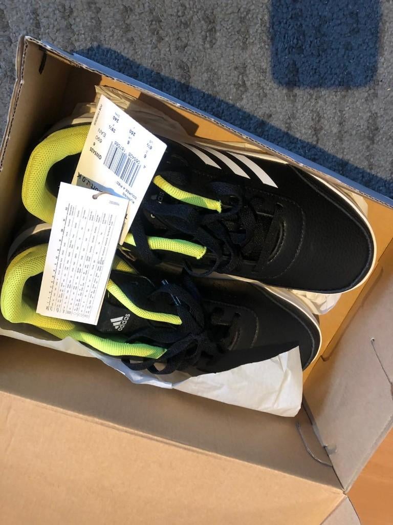 schoenen adidas maat 39 1/3 nieuw in doos, Nieuw, Ophalen of Verzenden, Adidas, Sportschoenen