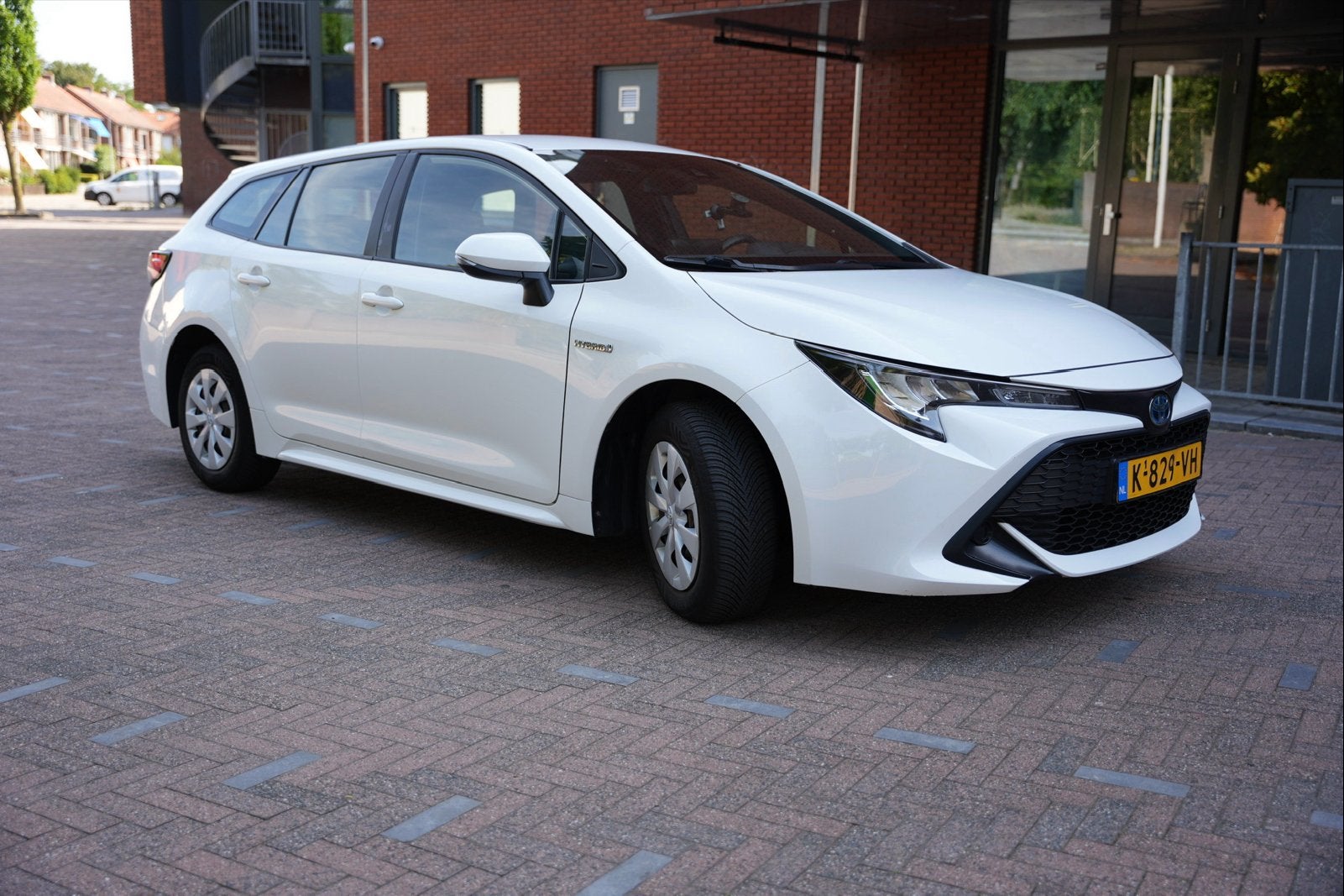 Toyota Corolla 1.8 Hybrid 122pk CVT 2021 Wit, 1345 kg, 4 cilinders, Corolla, Wit