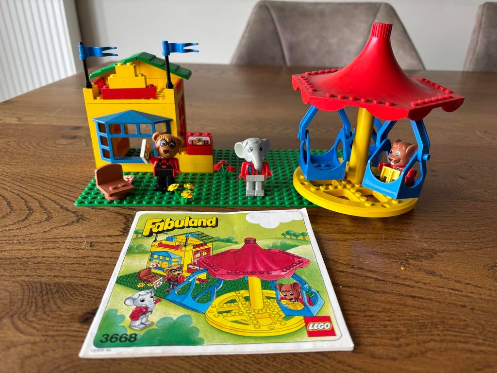 Lego Fabuland 3668: Huisje met draaimolen en figuren, Kinderen en Baby's, Speelgoed | Duplo en Lego, Ophalen, Gebruikt, Overige thema's