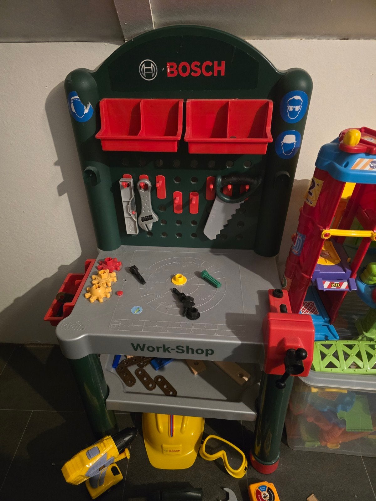 Bosch kinder werkbank incl gereedschap en accessoires!, Ophalen, Gebruikt