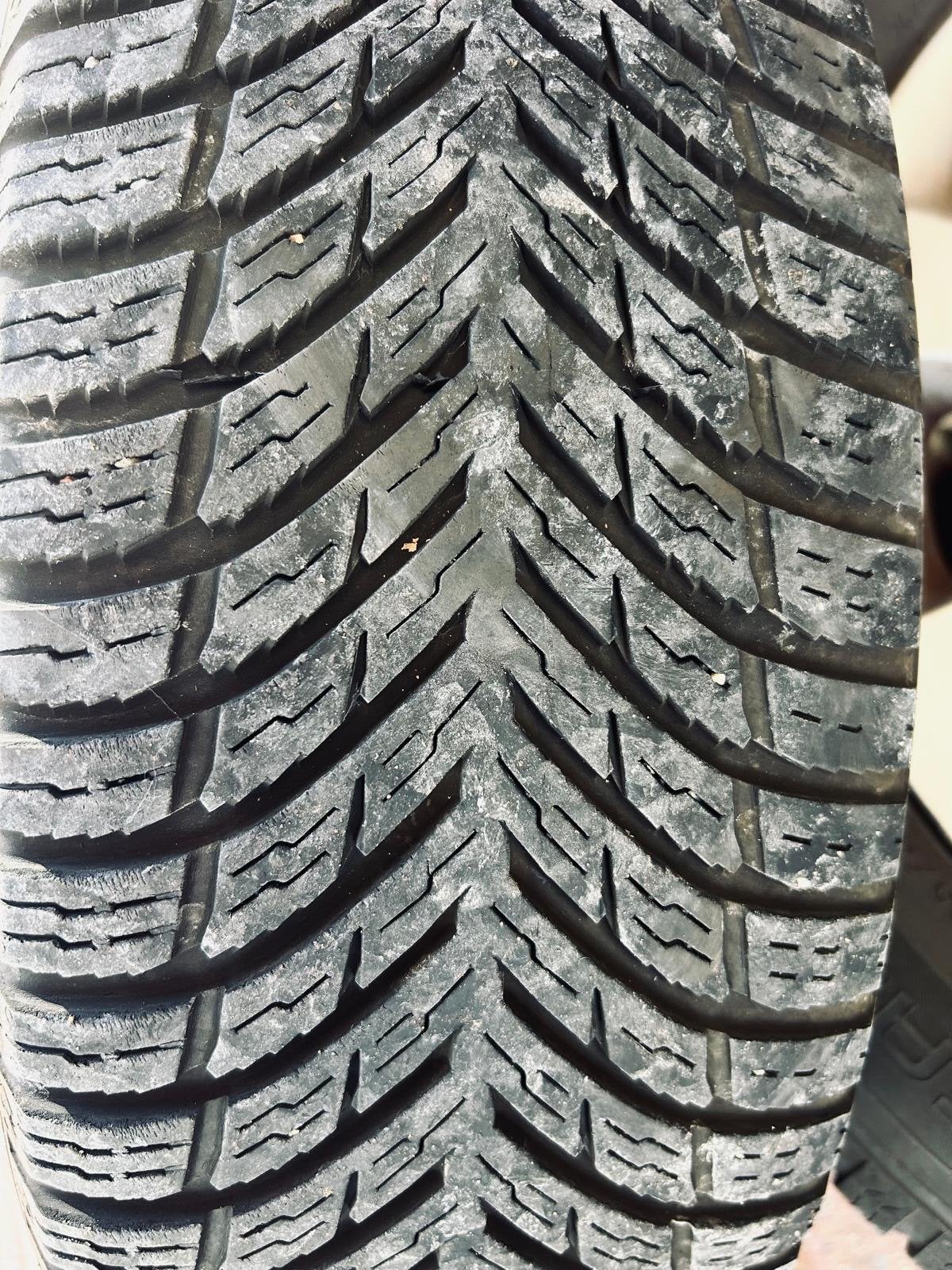 Nokian All Season banden op allu velg 185/65 R15 Dot 2624, Ophalen, Gebruikt, 15 inch, Banden en Velgen