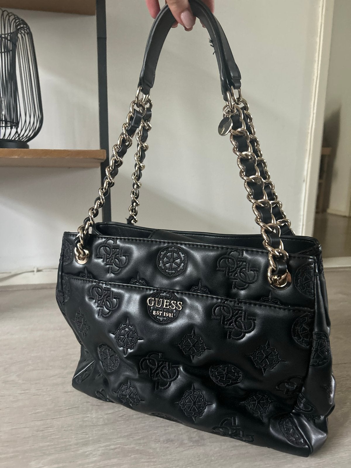 Guess Handtas Zwart met Gouden Details Als Nieuw, Ophalen of Verzenden, Zo goed als nieuw, Zwart, Handtas