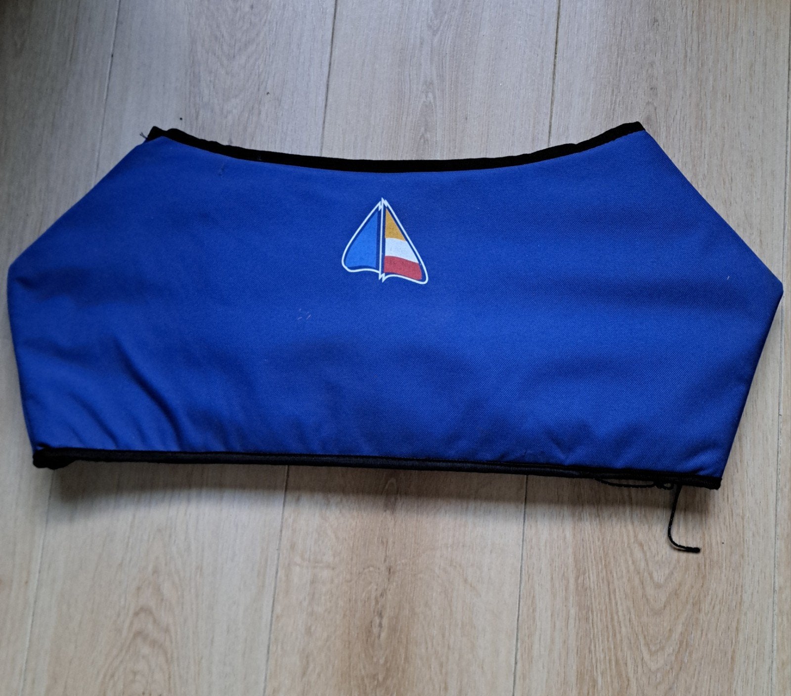 Stootkussen voor Optimist - Blauw met zeilbootlogo, Watersport en Boten, Ophalen, Gebruikt, Interieur en Kussens