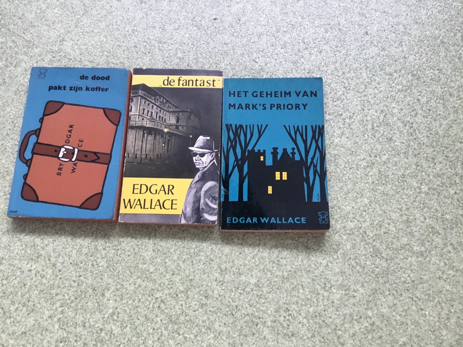 3 Edgar Wallace boeken: De Dood Pakt Zijn Koffer, De Fantast, Ophalen of Verzenden, Gelezen