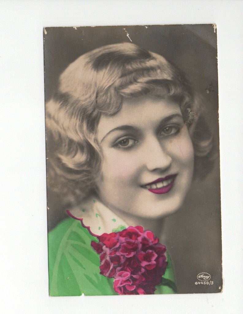 Oude ansichtkaart: Vrouw met bloemen, gestempeld 1935, Ophalen of Verzenden, 1920 tot 1940, Gelopen, Utrecht