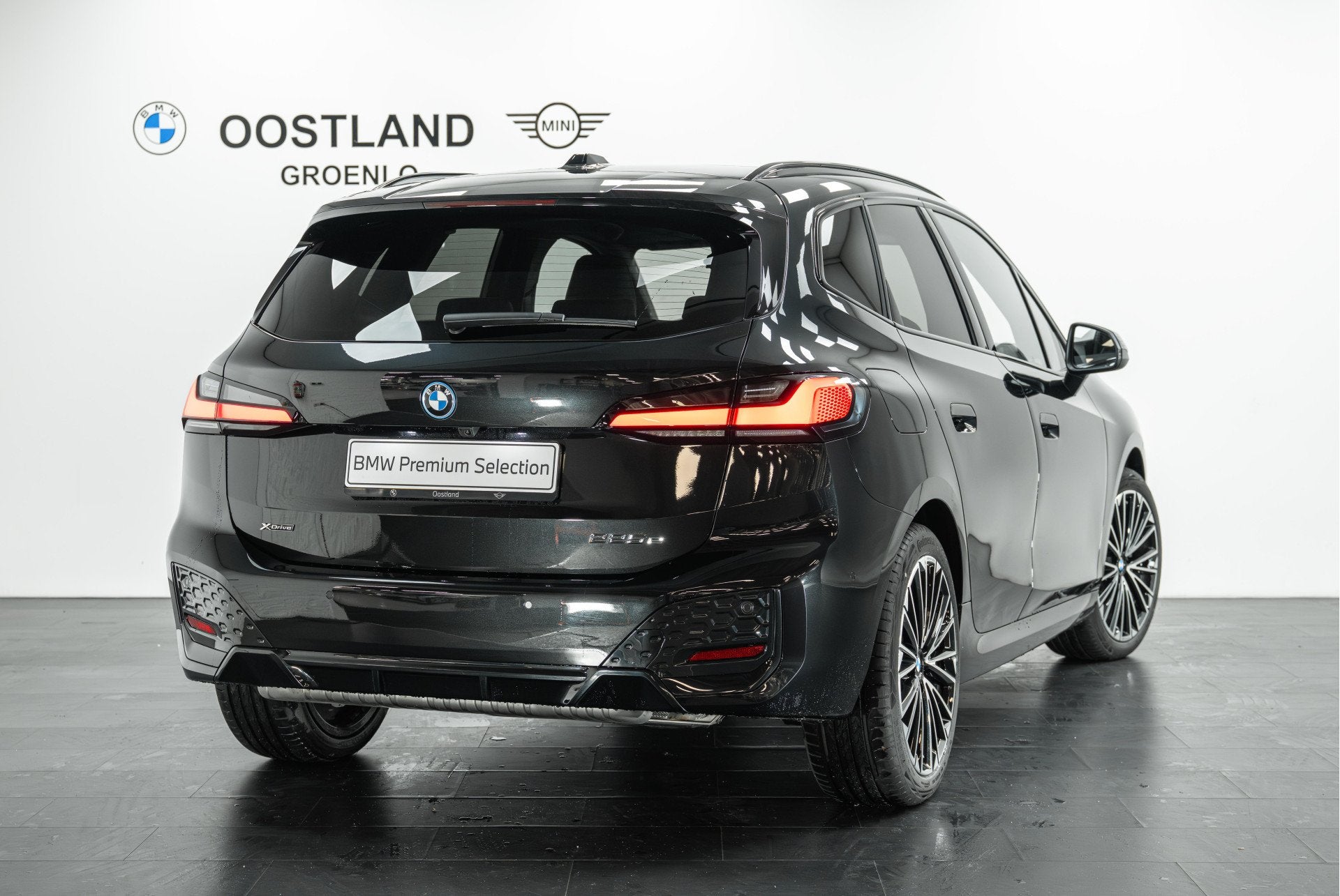 BMW 2 Serie Active Tourer 225e xDrive M Sport Automaat / Pan, Auto's, Automaat, 1800 kg, Zwart, Bedrijf