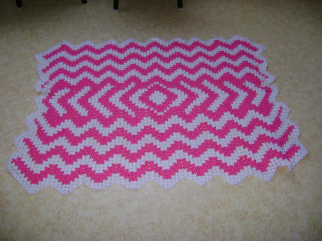 nieuw gehaakt roze/witte babydeken met geschulpte rand120x90, Ophalen of Verzenden, Nieuw, Deken