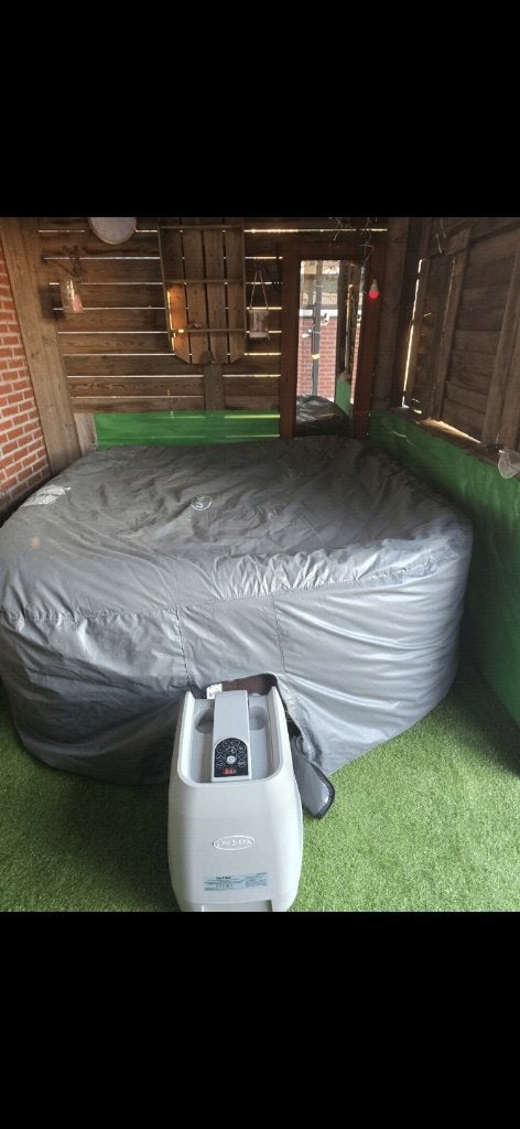 jaquzzi groot maladives met hydro en thermodeken geisoleerd., Tuin en Terras, Ophalen, Zo goed als nieuw, Filter, Opblaasbaar