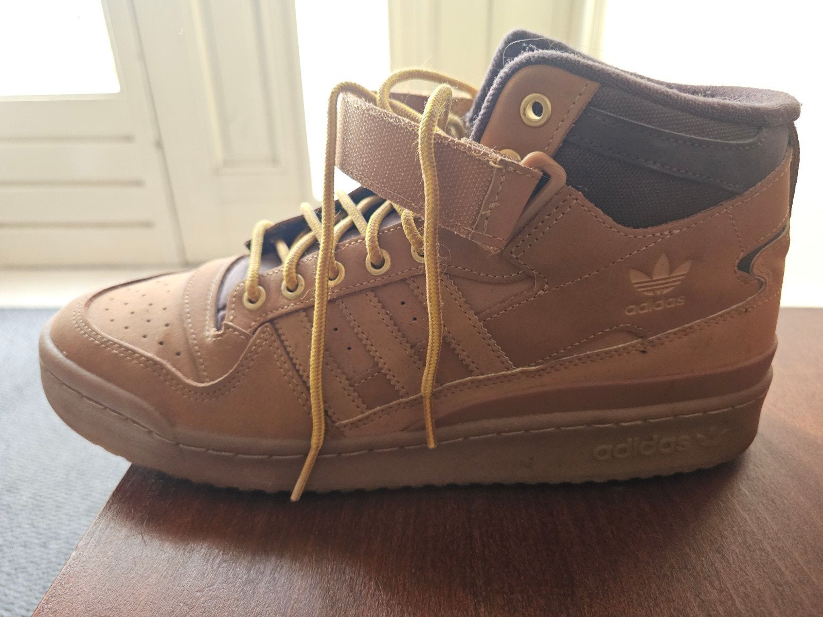 Adidas Forum Mid sneakers - Maat 44 - Zo goed als nieuw, Kleding | Heren, Bruin, Ophalen of Verzenden, Adidas, Sneakers of Gympen