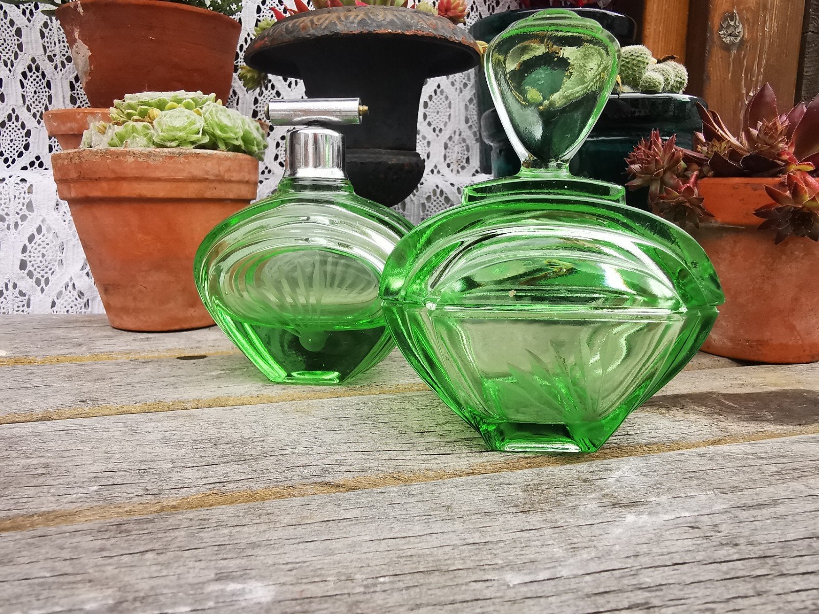 Oude parfumfles set van kristal lijkt annagroen Miekje, ., Ophalen of Verzenden, Zo goed als nieuw, .