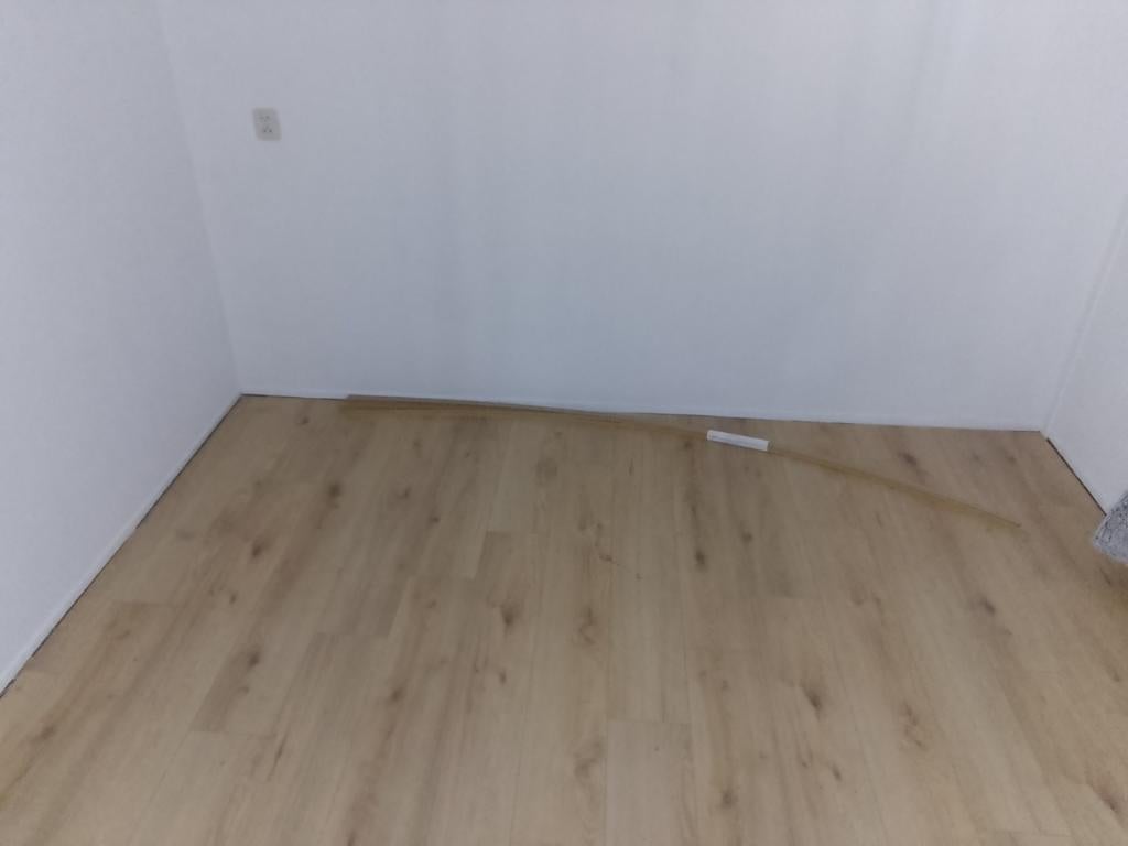 Klik laminaat 14m²+ondervloer groene platen+nieuwe plinten, Ophalen, 50 tot 150 cm, Zo goed als nieuw, 10 m² of meer