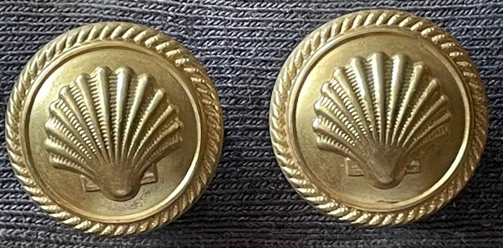 knopen shell uniform goud kleur antiek 25 mm, Ophalen of Verzenden, Gebruikt, Gebruiksvoorwerp