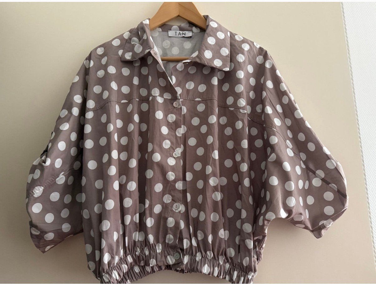 Polkadot blouse Crop Top One Size, Verzenden, Nieuw, Maat 38/40 (M), Beige